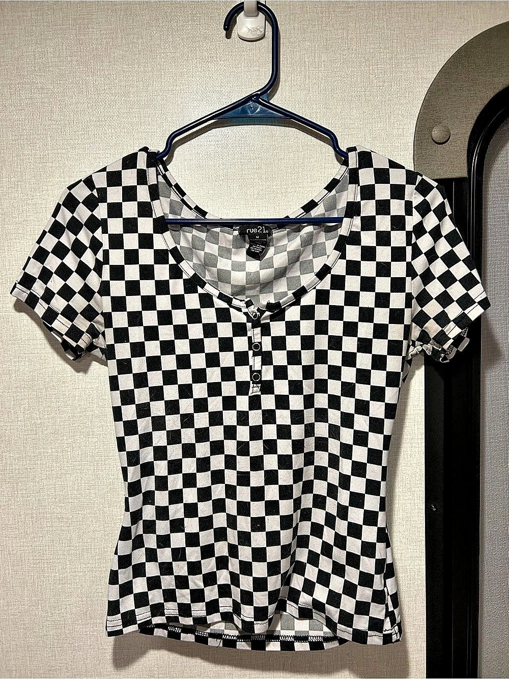 Rue21 Checkered Short Sleeve Top in Black & White Size Medium Like New